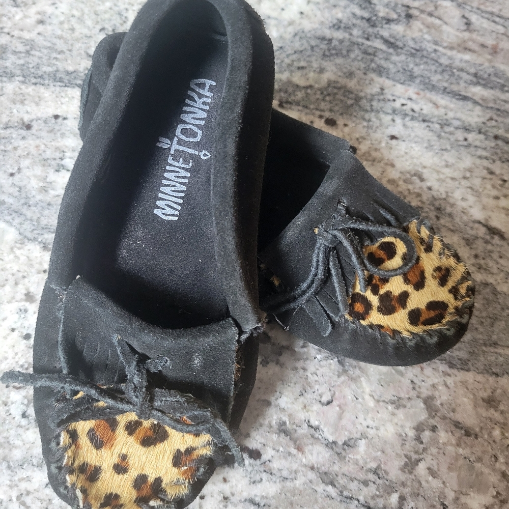 Little Girls Minnetonka‎ moccasins Size 11